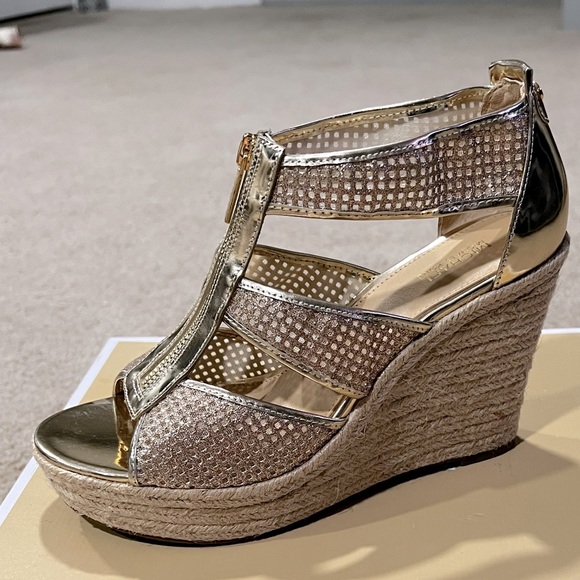 Michael Kors Signature Damita Wedge Heel Shoes 8.0 never worn new with box - Picture 1 of 6